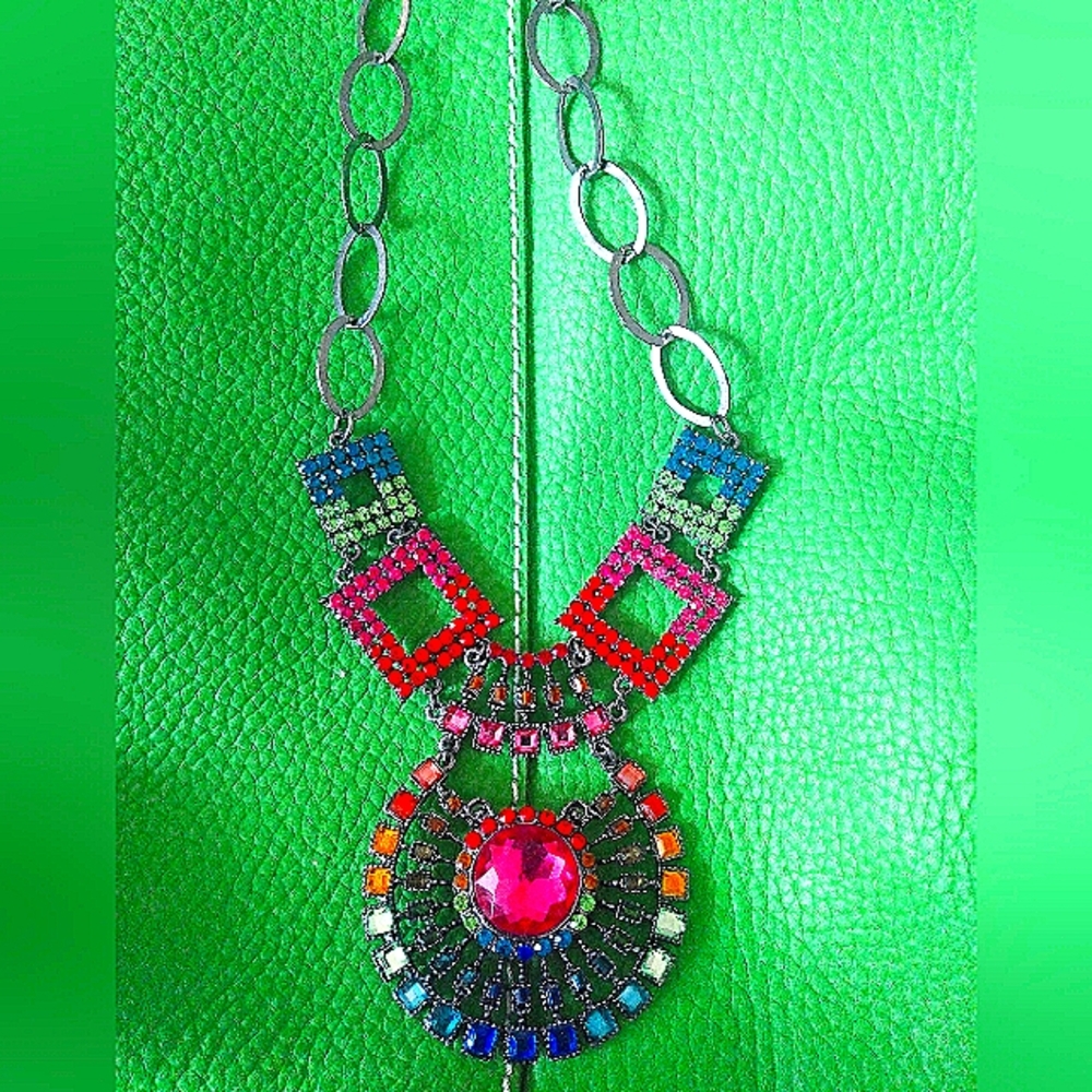 SO FANTASTIC! Rainbow statement necklace